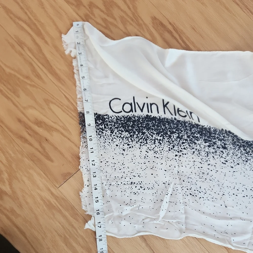 Calvin Klein Monochrome Women's Scarf Cream And Black